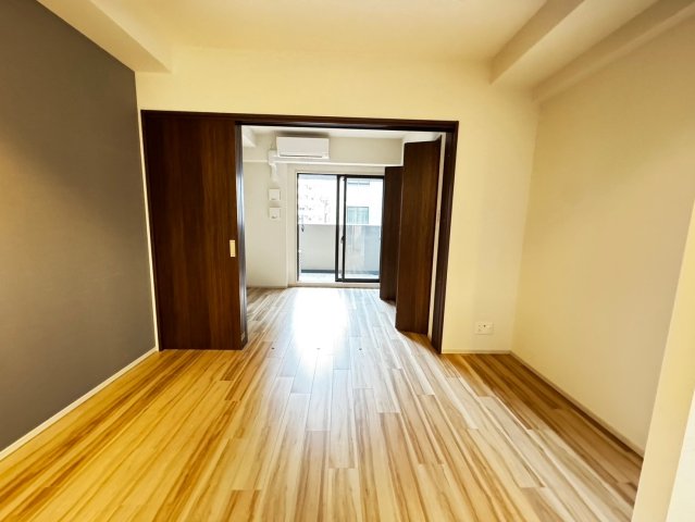 スプランディッド難波IIIの居間写真