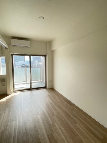 セレニテ新大阪ミラク弐番館の居間写真