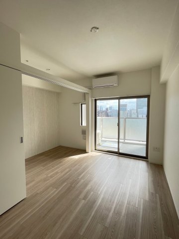 セレニテ新大阪ミラク弐番館の居間写真