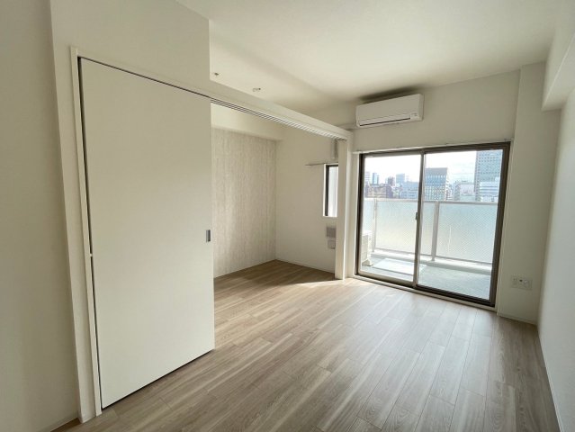 セレニテ新大阪ミラク弐番館の居間写真