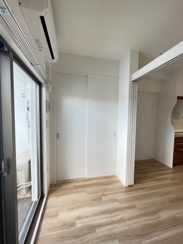 セレニテ新大阪ミラク弐番館の居間写真