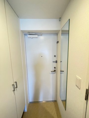 セレニテ新大阪ミラク弐番館の玄関写真