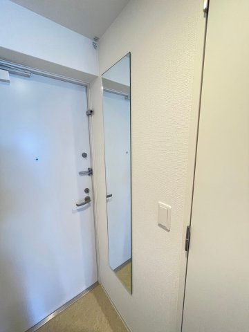 セレニテ新大阪ミラク弐番館の玄関写真