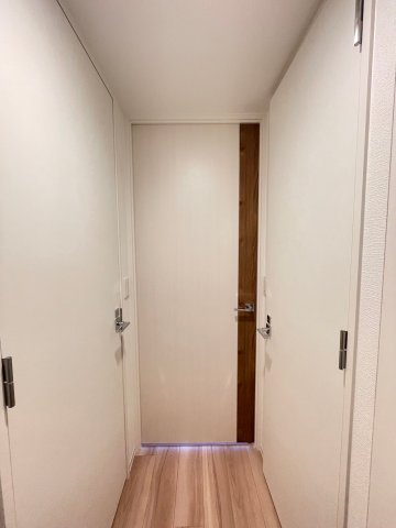 セレニテ新大阪ミラク弐番館の玄関写真