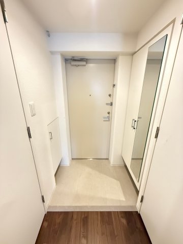 セレニテフラン本町の玄関写真