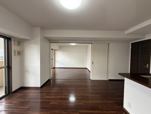 フォレステージュ北堀江の居間写真