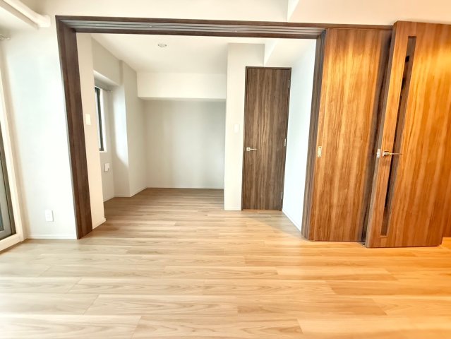 ライフフィールドなにわ本町RUELLEの居間写真