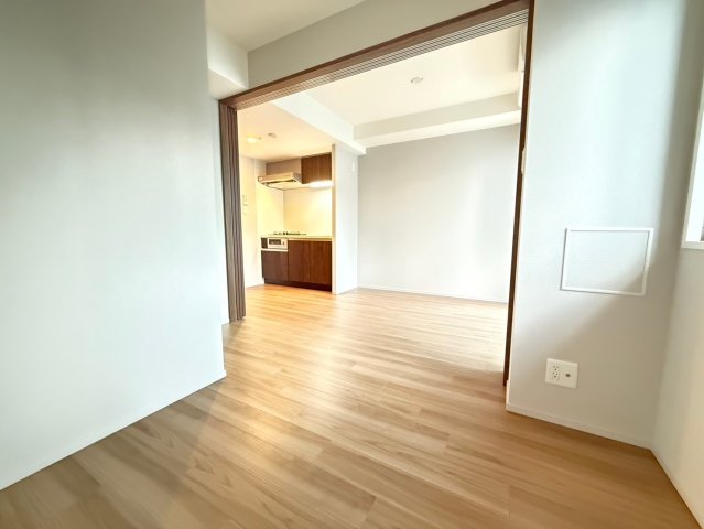 ライフフィールドなにわ本町RUELLEの居間写真