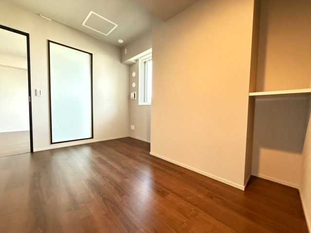 ローレルタワー堺筋本町の居間写真