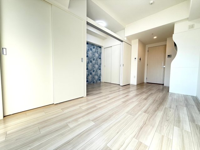 セレニテ難波プリエの居間写真