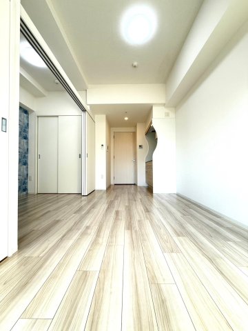 セレニテ難波プリエの居間写真