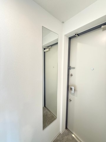セレニテ難波プリエの玄関写真
