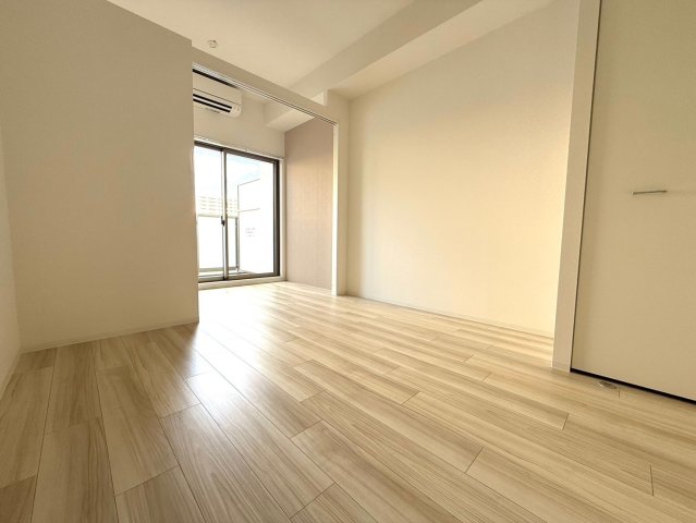 セレニテ難波グランデノールの居間写真