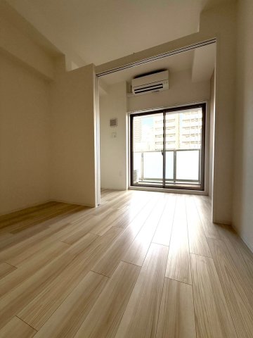 セレニテ難波グランデノールの居間写真