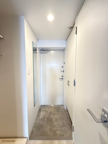 セレニテ難波グランデノールの玄関写真