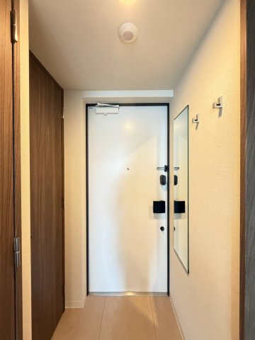 コンフォリア・リヴ本町WEST Qの玄関写真