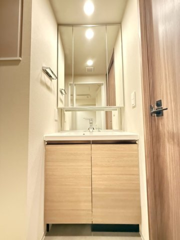 コンフォリア・リヴ本町WEST Qの玄関写真