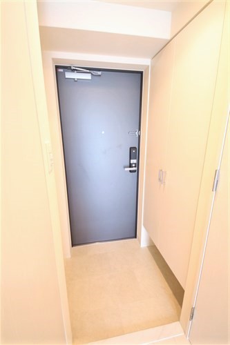 エスリード難波レジデンスの玄関写真