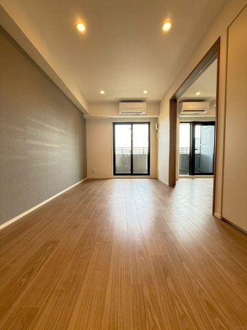 ザ・パークハビオ都島フロントの居間写真