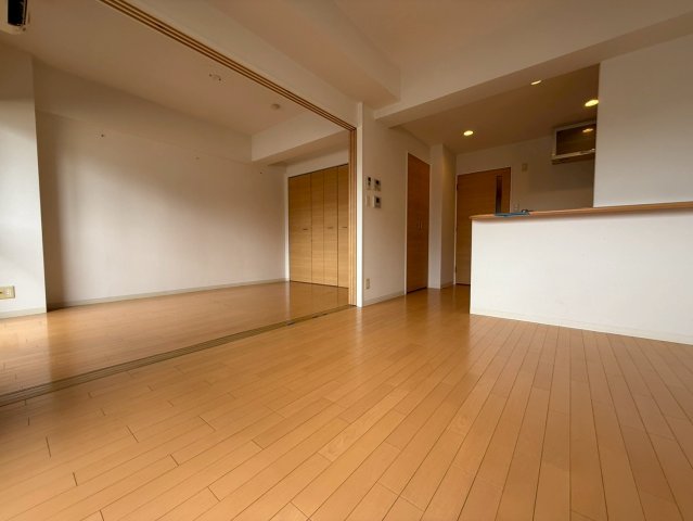 レシェンテ西梅田の居間写真