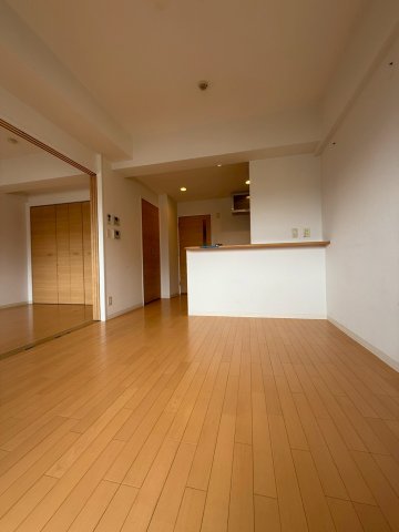 レシェンテ西梅田の居間写真