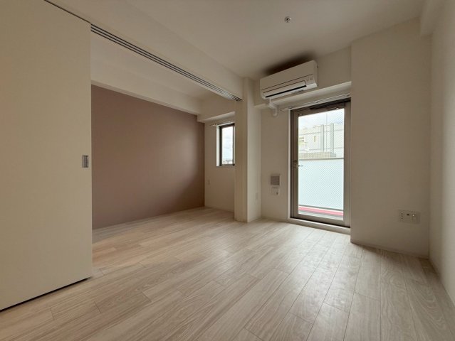 セレニテ新大阪グランデ ミリューの居間写真