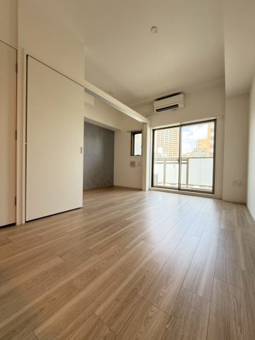 セレニテ難波グランデノールの居間写真