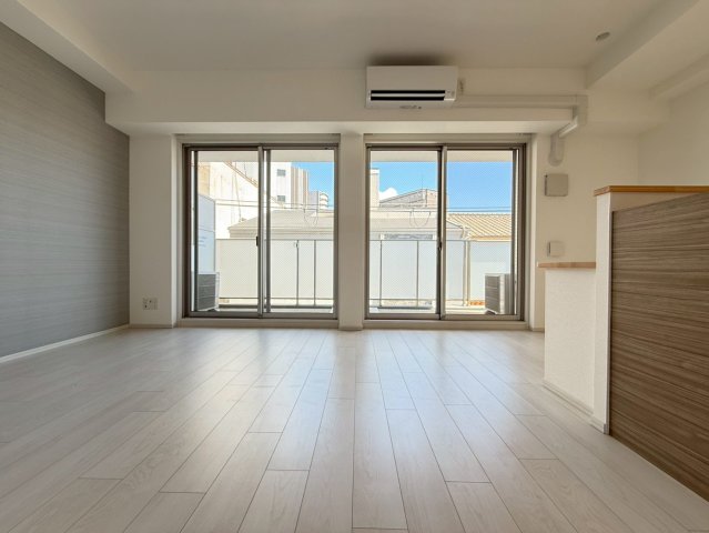 スプランディッド中之島WESTの居間写真