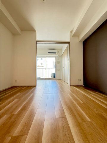 スプランディッド中之島WESTの居間写真