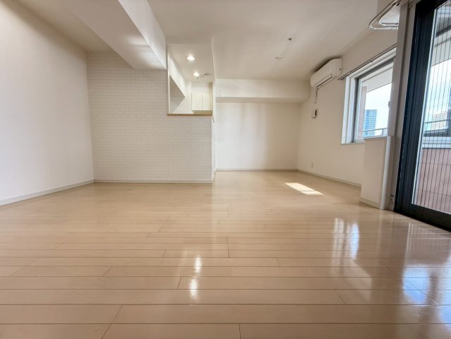 クロスレジデンス大阪新町の居間写真