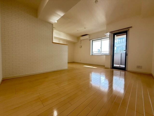 クロスレジデンス大阪新町の居間写真