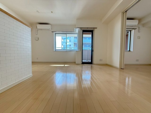 クロスレジデンス大阪新町の居間写真