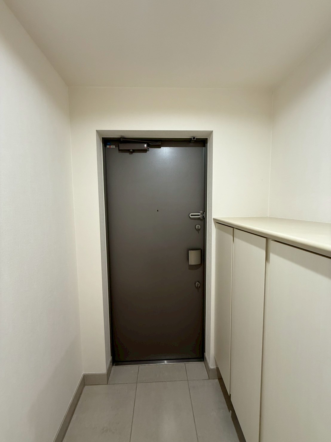 クロスレジデンス大阪新町の玄関写真