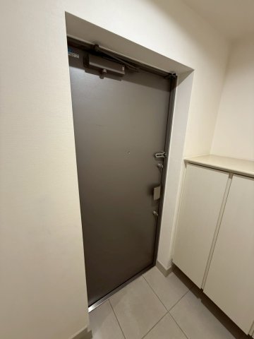 クロスレジデンス大阪新町の玄関写真