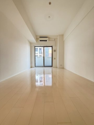 APRILE南森町の居間写真