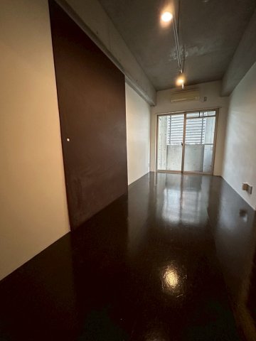 ロイヤルメゾンMINAMISENBAの居間写真