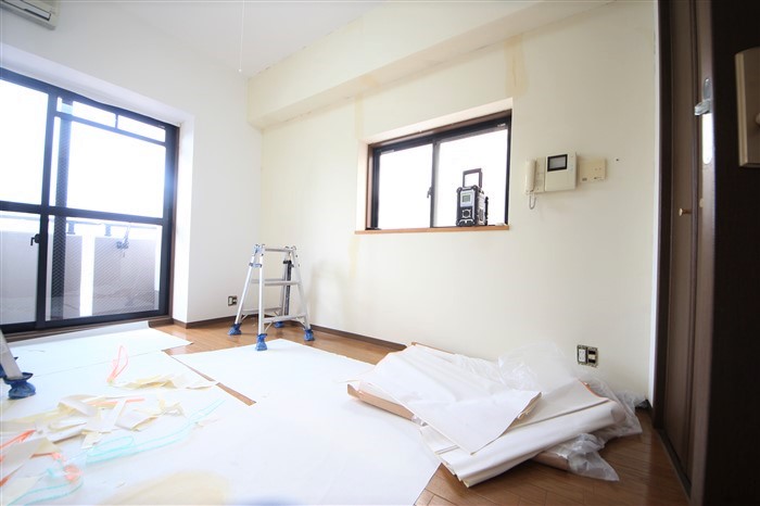 クレール谷町の居間写真