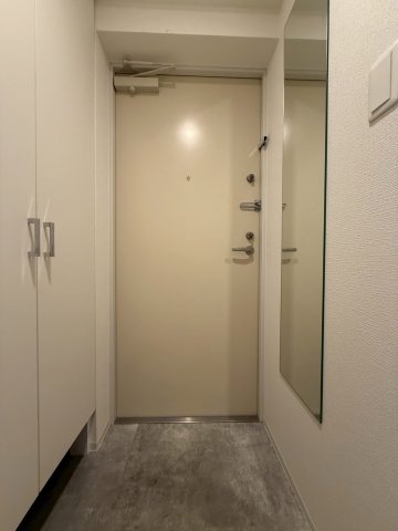 セレニテ難波グランデノールの玄関写真
