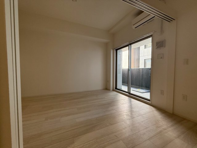 セレニテフラン谷町四丁目の居間写真