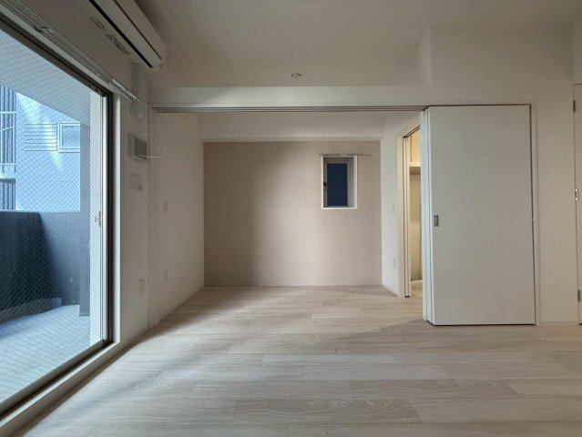 セレニテフラン谷町四丁目の居間写真