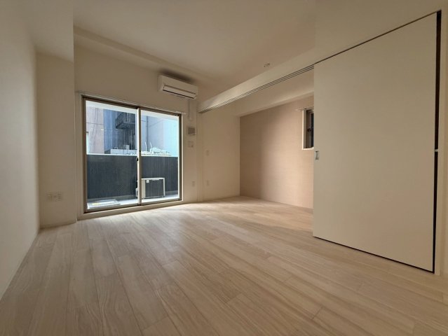 セレニテフラン谷町四丁目の居間写真