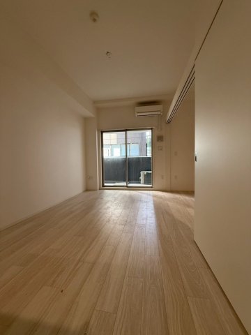 セレニテフラン谷町四丁目の居間写真