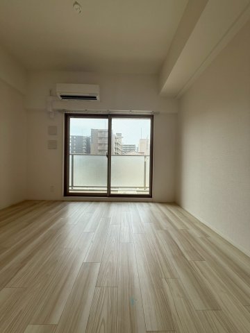 エスリード大阪梅田リュクスの居間写真