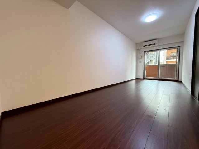 グランカーサ難波元町の居間写真