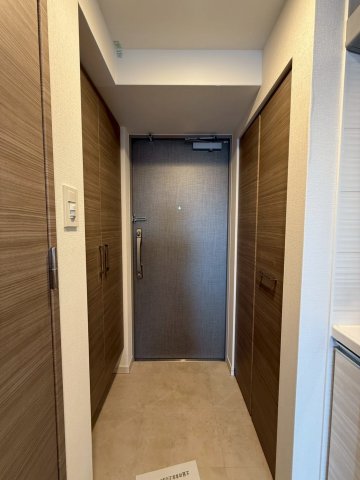 S-RESIDENCE三国WESTの玄関写真