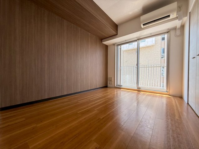 コーラルポワント難波WESTの居間写真