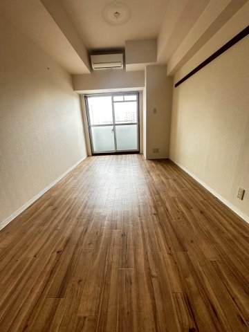 新大阪セレニテの居間写真