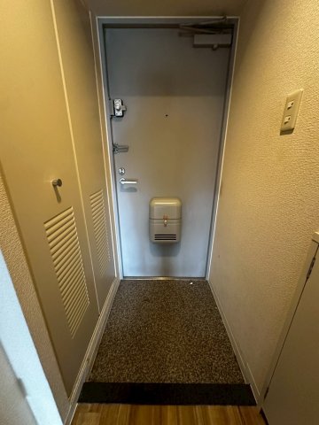 新大阪セレニテの玄関写真