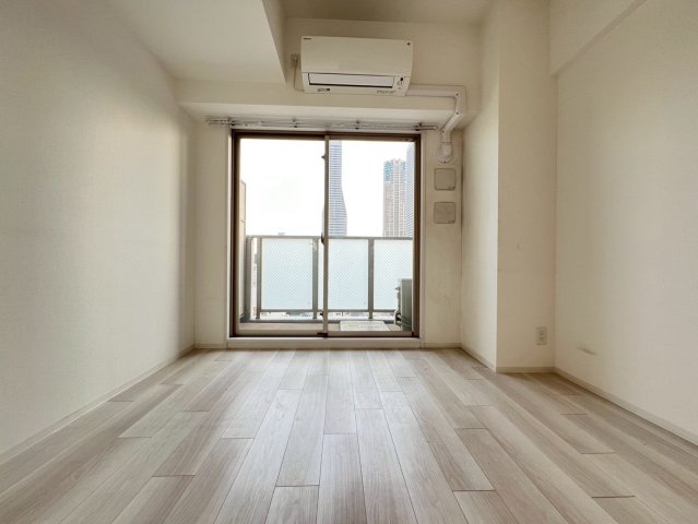 エスリードレジデンス大阪弁天町の居間写真