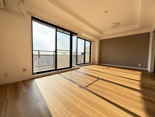 フロンティアタワー難波EASTの居間写真